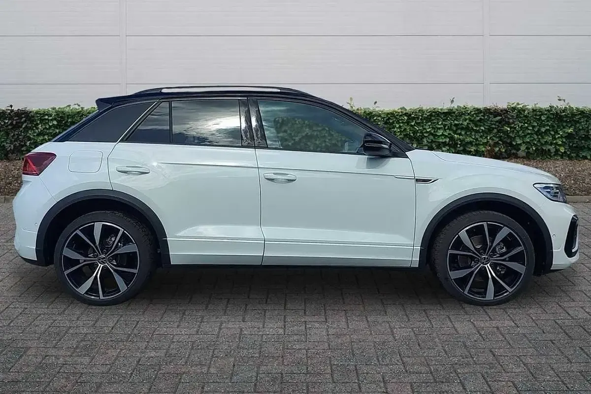 New VW T-Roc Black Edition 150 HP (110 kW) 2026 Pure white/black roof SUV