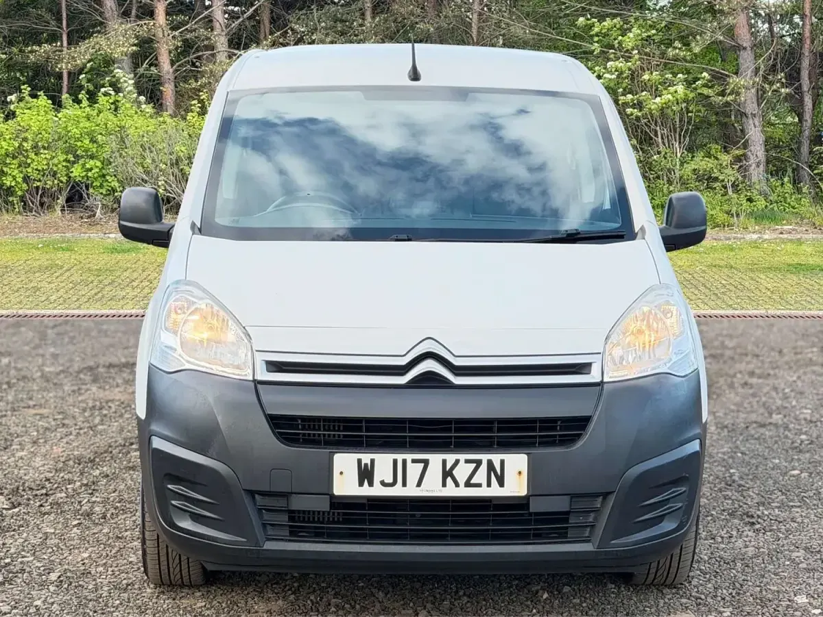 Used Citroën Berlingo 100 HP (73 kW) 2017 White MPV