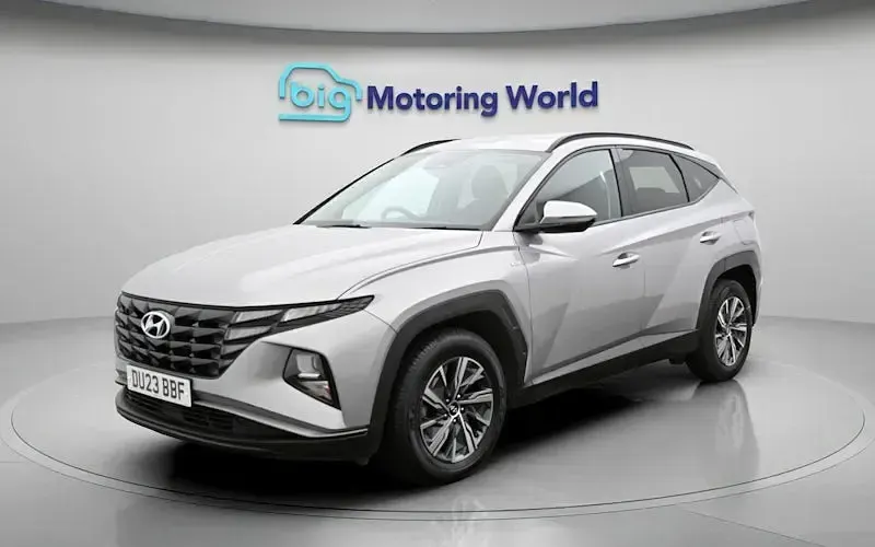 Usado Hyundai Tucson SE 180 HP (132 kW) 2023 Prateado SUV
