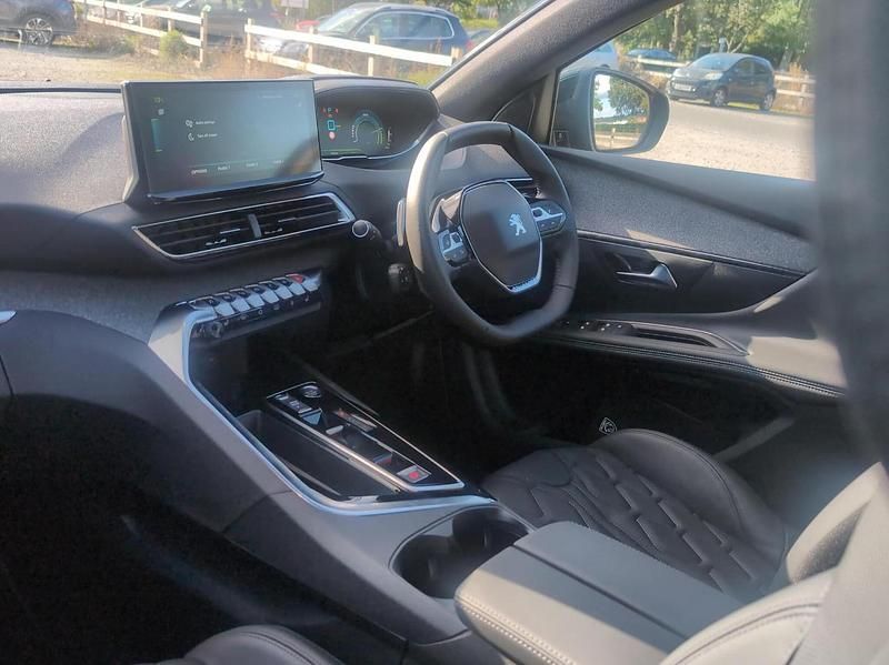 New 2025 Peugeot 3008 Allure SUV | £27,922 (A bit pricey) - Image 1/4