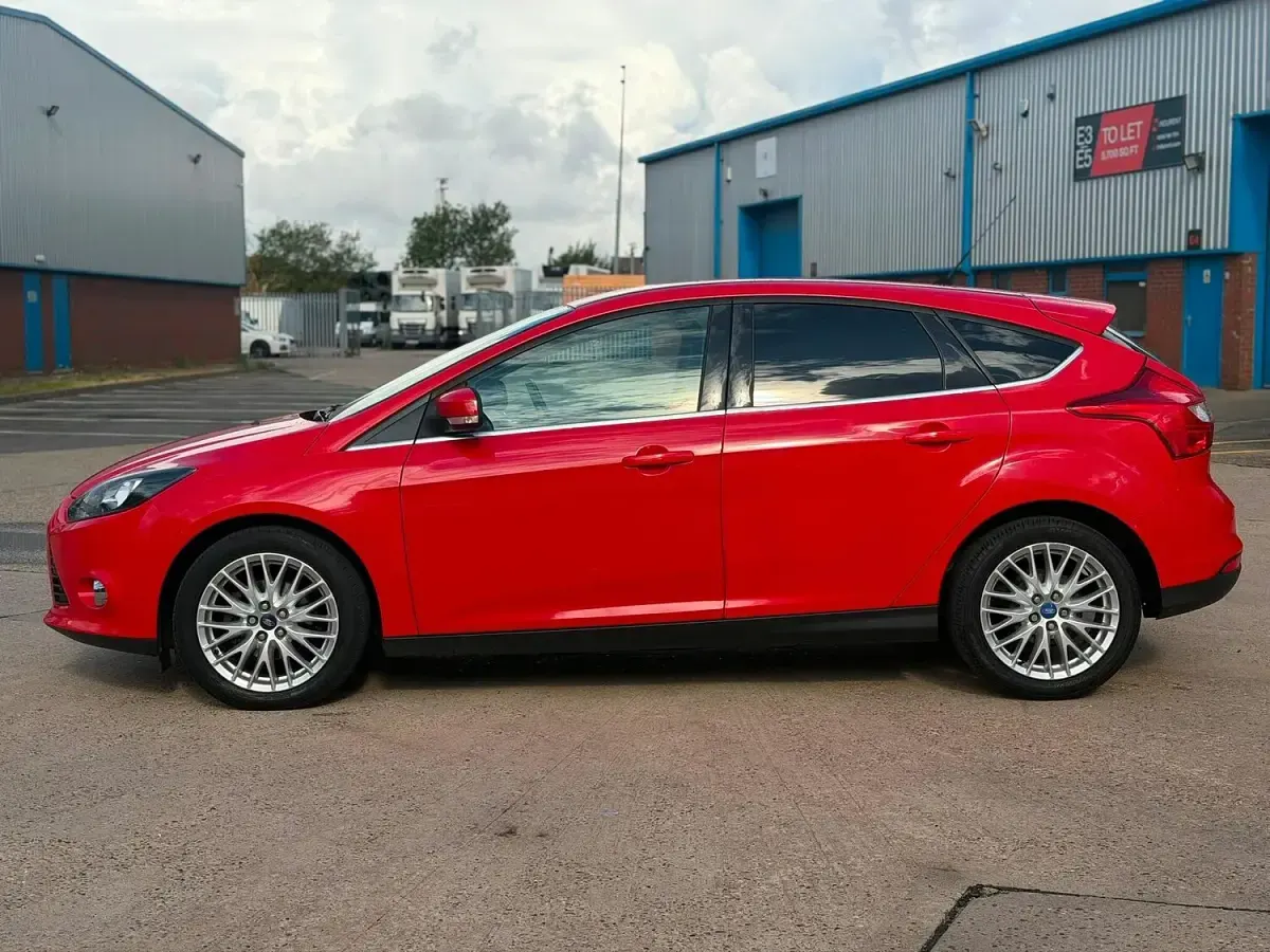 Used Ford Focus Zetec 2014 Red Hatchback