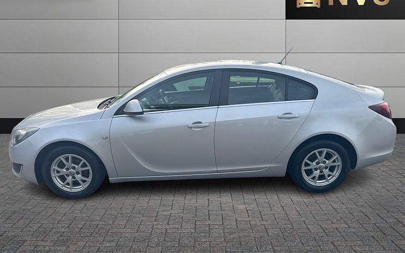 Used Vauxhall Insignia Design Edition 140 HP (102 kW) 2015 Hatchback