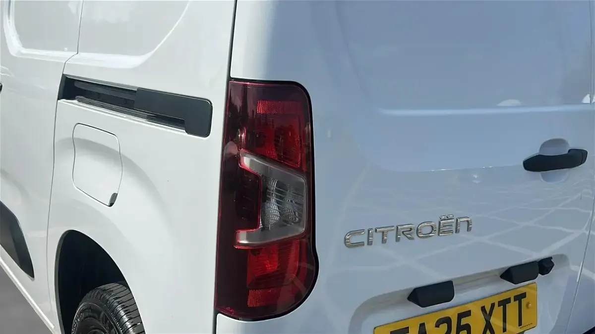 Used Citroën Berlingo 101 HP (74 kW) 2025 White MPV