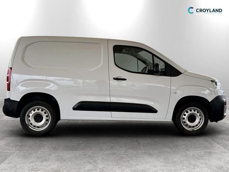 Used Citroën Berlingo 100 HP (73 kW) 2023 White MPV