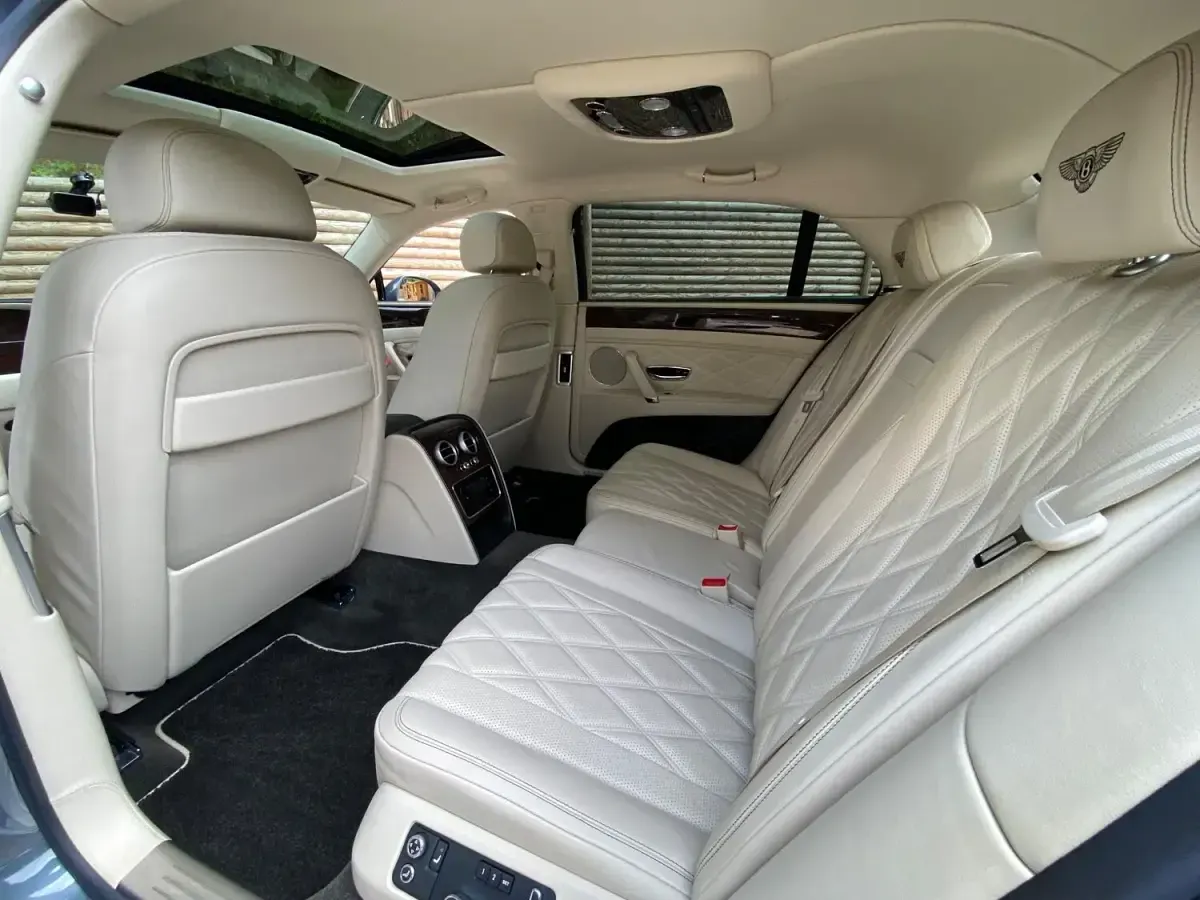 Used Bentley Flying Spur 500 HP (367 kW) 2014 Grey Sedan