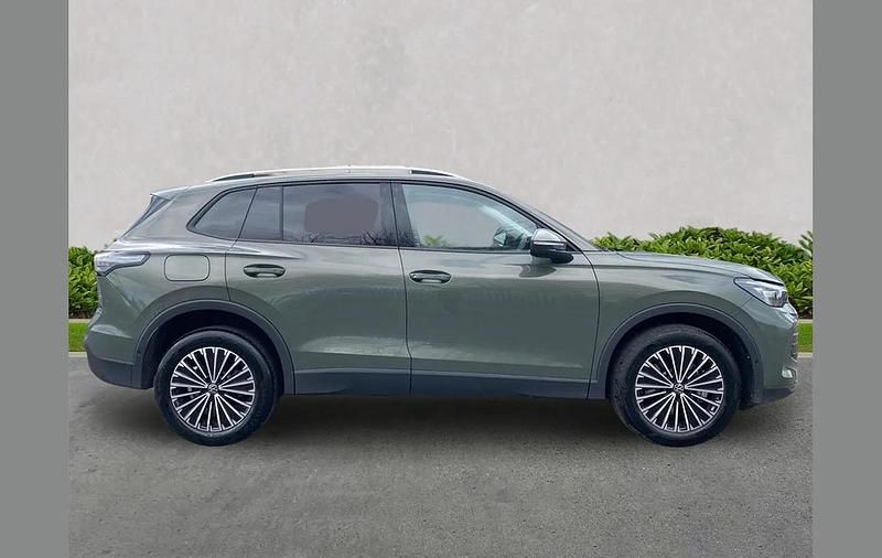 New VW Tiguan Match 204 HP (150 kW) 2025 Green SUV