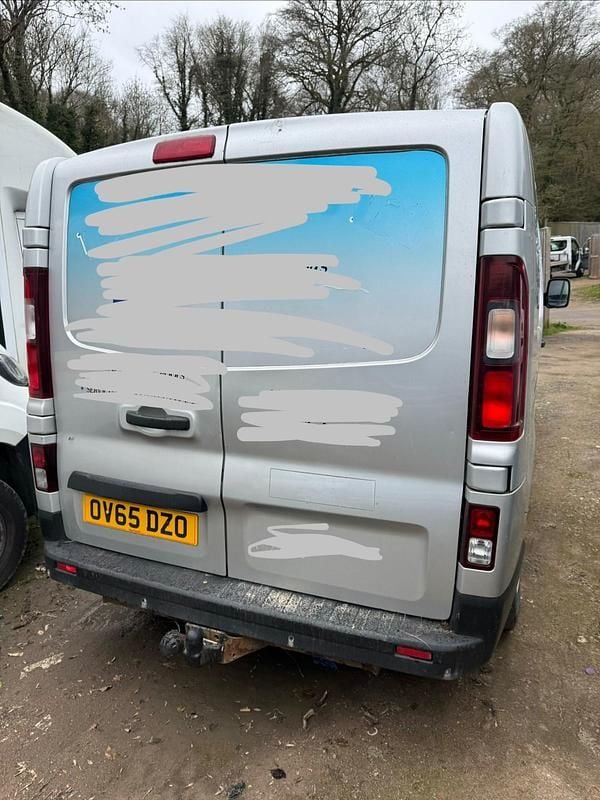 Używany Renault Trafic Business 2015 Srebrny Minivan