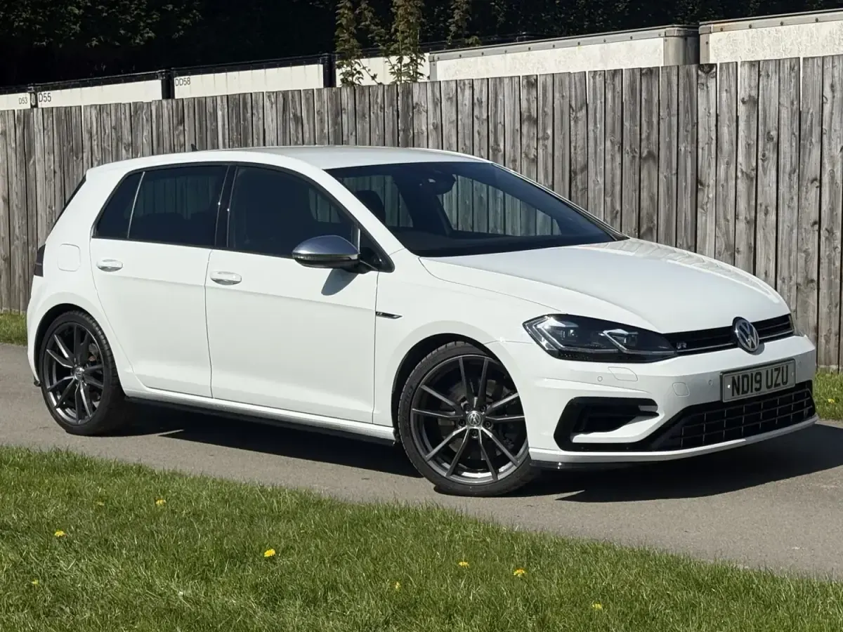 Używany VW Golf VII R 300 KM (220 kW) 2019 Biały Hatchback