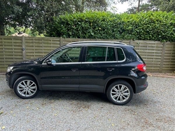 Black Used 2011 VW Tiguan Match SUV | £7,790 (A bit pricey) - Image 1/1