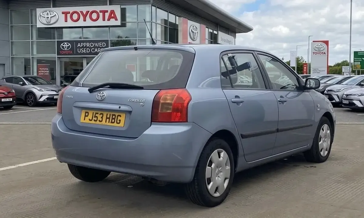 Used Toyota Corolla T2 97 HP (71 kW) 2003 Grey Hatchback