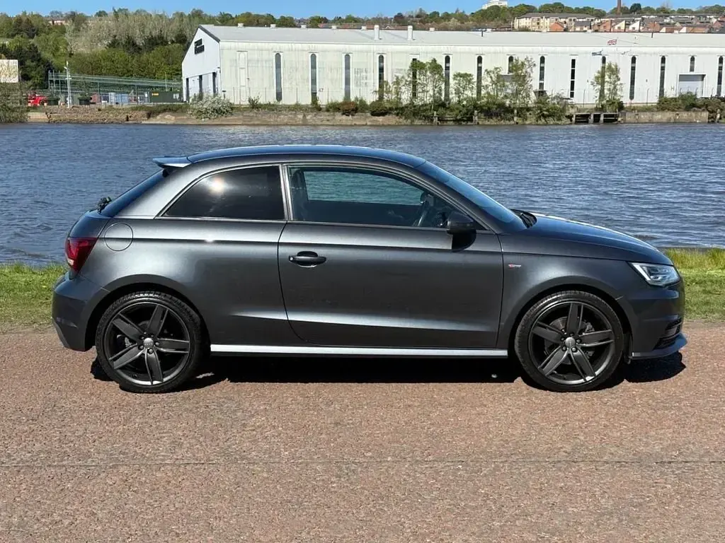 Usado Audi A1 S-Line 150 CV (110 kW) 2015 Gris Utilitario