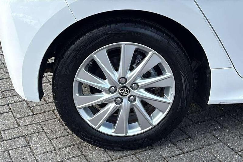 Used Toyota Yaris Hybrid 2022 White Hatchback