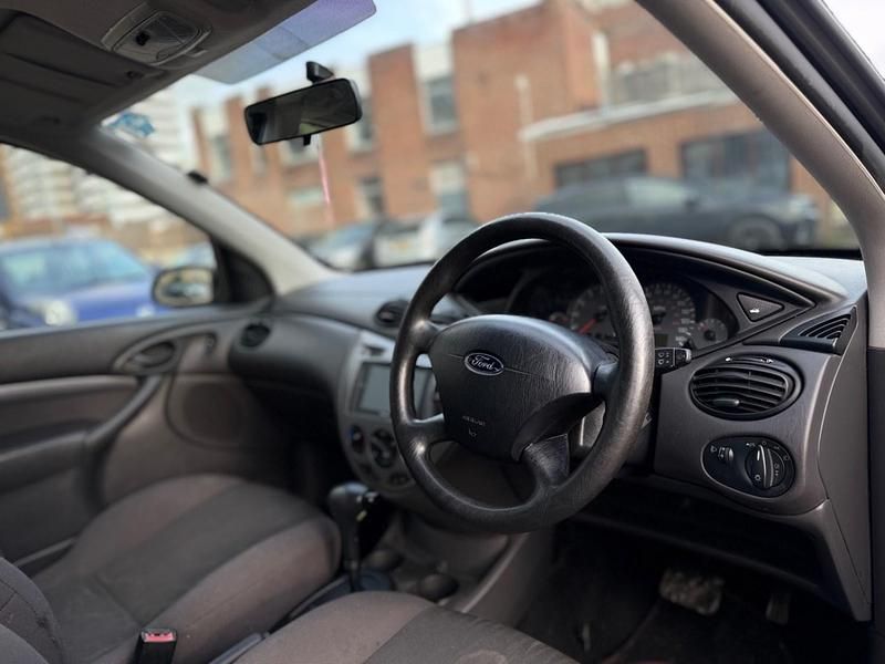 Used Ford Focus Zetec 2005 Blue Hatchback