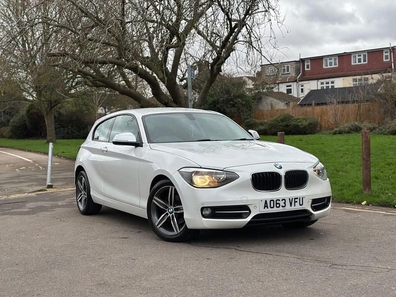 Used BMW 116 Sport Line 2013 White Hatchback