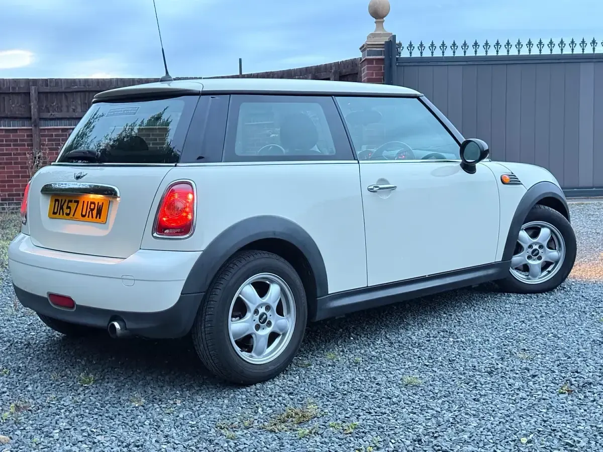 Used Mini ONE Hatch 95 HP (69 kW) 2007 White Hatchback