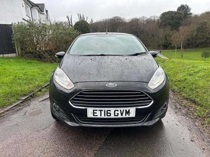 Used Ford Fiesta Zetec 82 HP (60 kW) 2016 Black Hatchback