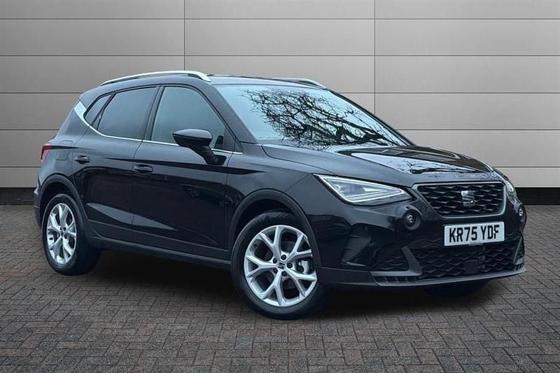 Midnight black New 2025 Seat Arona FR SUV | £19,990 (Fair price) - Image 1/3