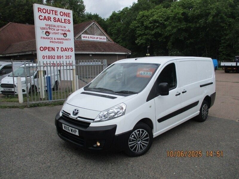 White Used 2016 Toyota Proace H1 Van | £6,995 (Fair price) - Image 1/4