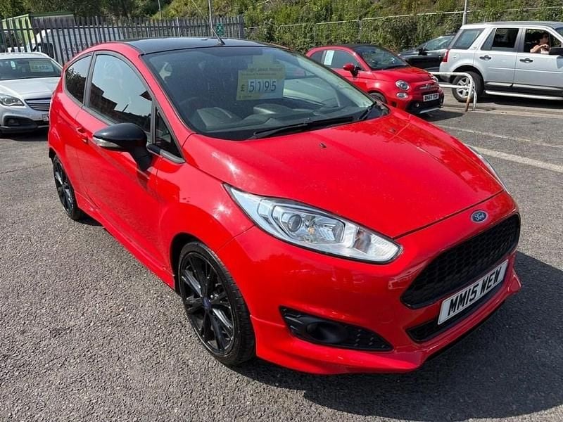 Red Used 2015 Ford Fiesta Zetec Hatchback | £5,190 (Fair price) - Image 1/4