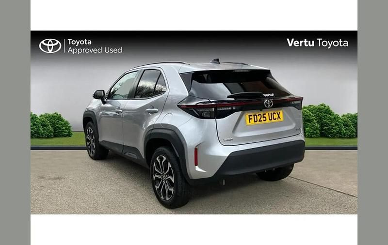 Used Toyota Yaris Cross Design 113 HP (83 kW) 2025 Silver SUV