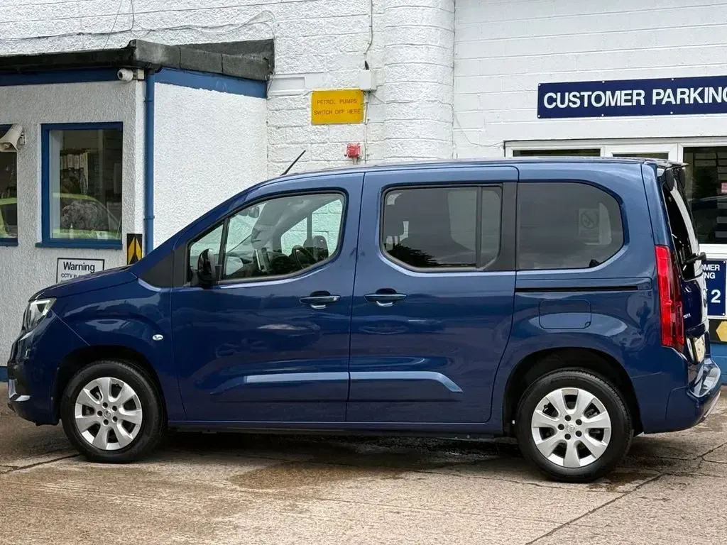Used Vauxhall Combo S 100 HP (73 kW) 2022 Blue MPV