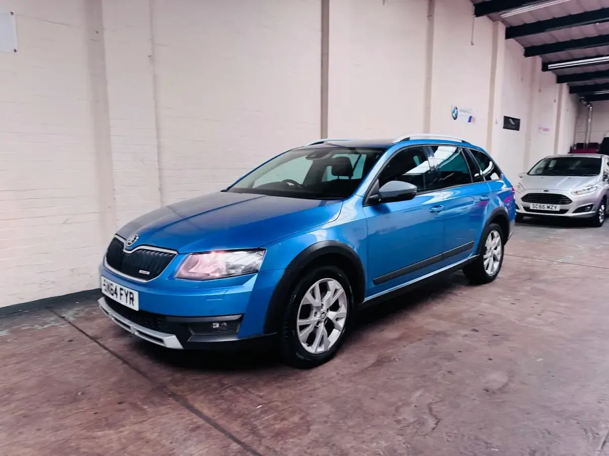 Used Skoda Octavia Scout 4x4 184 HP (135 kW) 2014 Blue Estate