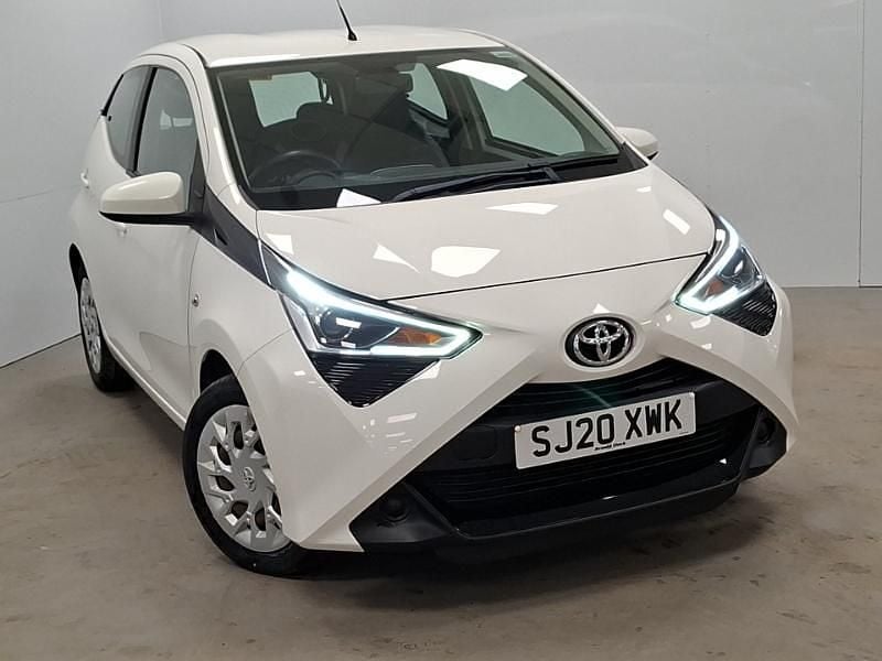 White Used 2020 Toyota Aygo X-play Hatchback | £7,998 (Good price) - Image 1/4