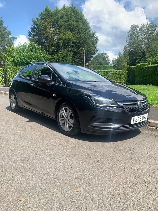 Black Used 2016 Vauxhall Astra Hatchback | £3,995 (Fair price) - Image 1/4