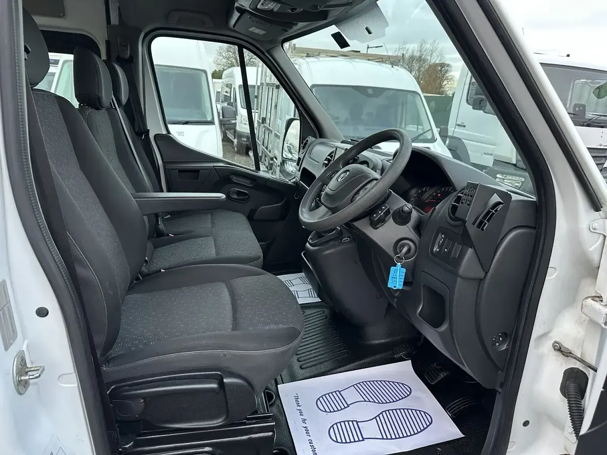 Used Vauxhall Movano 130 HP (95 kW) 2019 White MPV