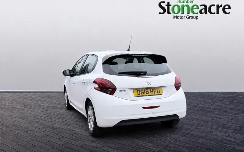 Used Peugeot 208 Active 82 HP (60 kW) 2018 White Hatchback