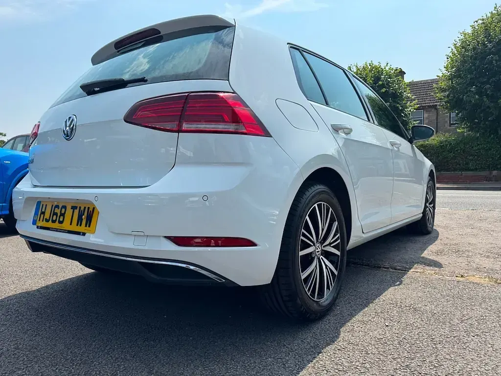 Used VW Golf VII SE 150 HP (110 kW) 2018 White Hatchback