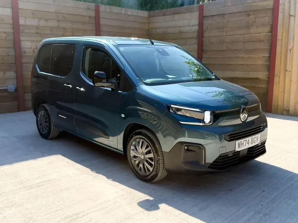 Used Citroën Berlingo 130 HP (95 kW) 2025 Blue MPV