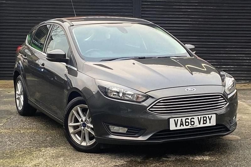 Used Ford Focus Zetec 125 HP (91 kW) 2017 Grey Hatchback