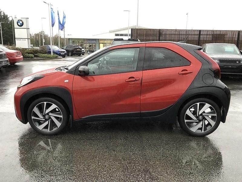 Used Toyota Aygo X 72 HP (52 kW) 2023 Red SUV