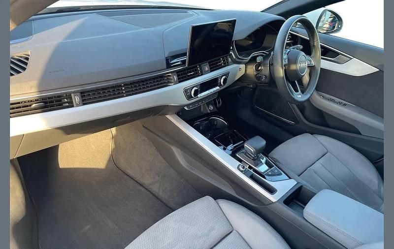 Used Audi A4 S-Line 200 HP (147 kW) 2024 White Estate