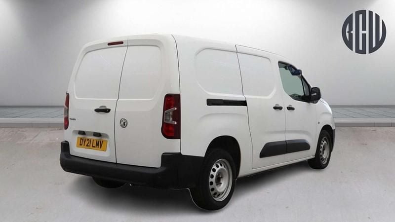 Used Vauxhall Combo Edition 100 HP (73 kW) 2021 White MPV