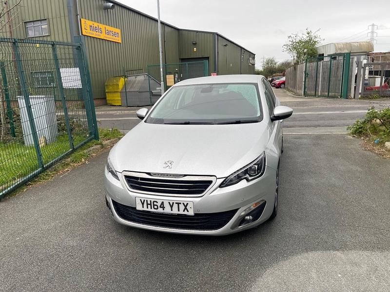 Usado Peugeot 308 Allure 120 HP (88 kW) 2014 Prateado Citadino