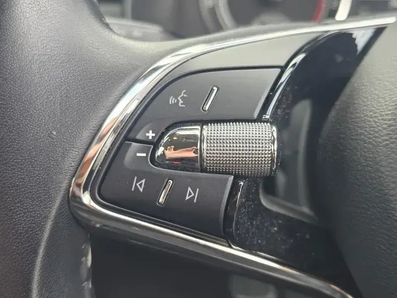 Used Skoda Kamiq SE 70 HP (51 kW) 2022 Black SUV