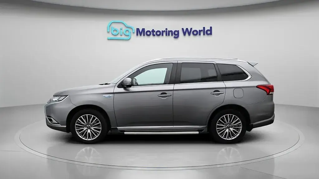 Usado Mitsubishi Outlander P-HEV 224 HP (164 kW) 2021 Cinzento SUV