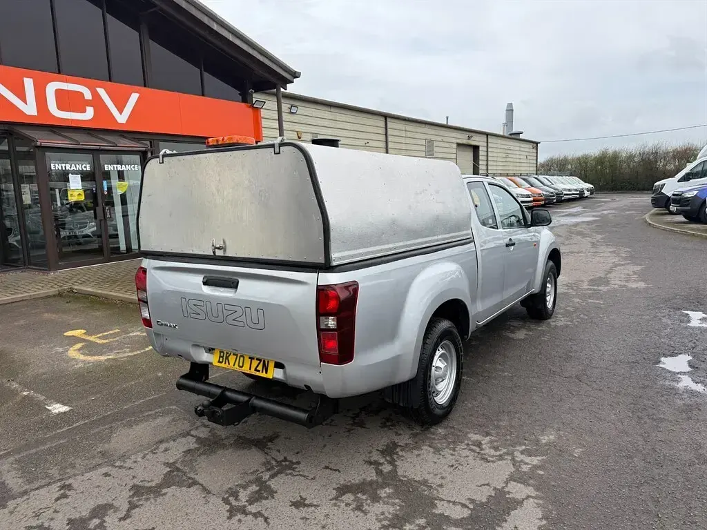 Used Isuzu D-Max 163 HP (119 kW) 2021 Silver Pickup