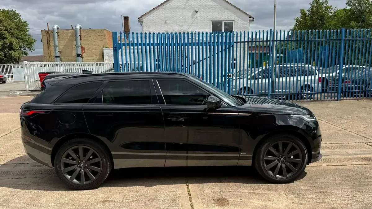 Used Land Rover Range Rover Velar SE Dynamic 240 HP (176 kW) 2018 Black SUV
