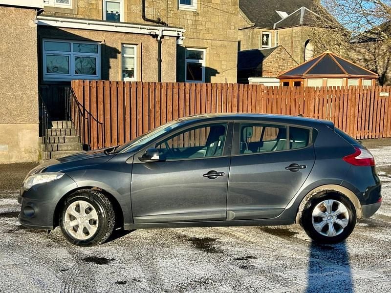 Used Renault Mégane III Expression 100 HP (73 kW) 2009 Grey Hatchback