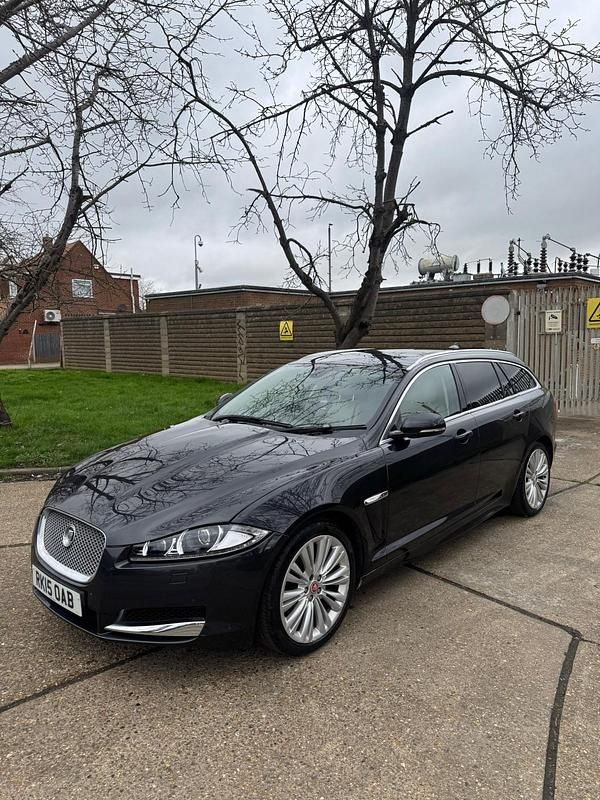 Używany Jaguar XF Portfolio 2015 Szary Kombi