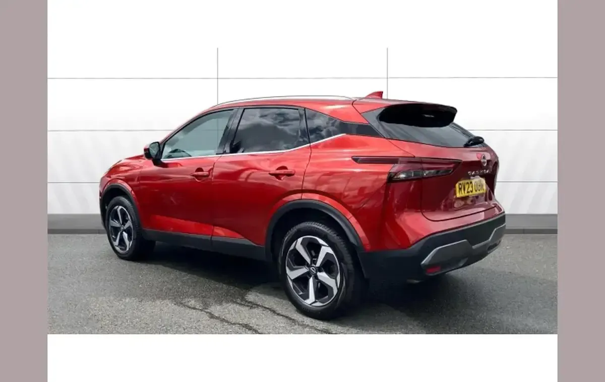 Used Nissan Qashqai N-Connecta 155 HP (114 kW) 2023 Red SUV
