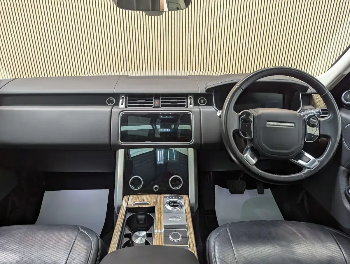 Used Land Rover Range Rover Vogue SE 275 HP (202 kW) 2019 Silver SUV