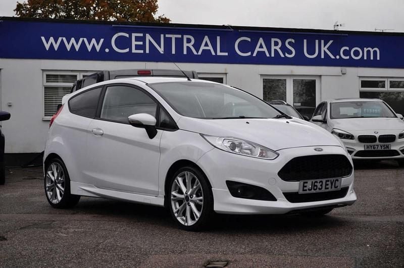 White Used 2013 Ford Fiesta Zetec Hatchback | £2,995 (A bit pricey) - Image 1/4