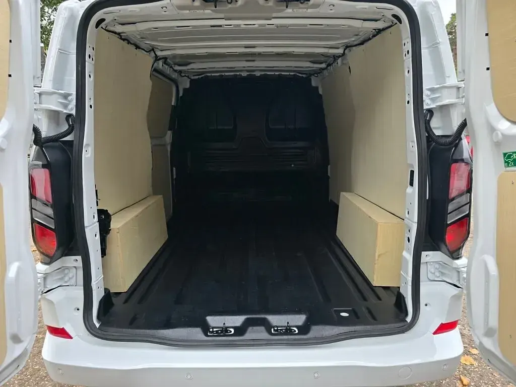 Used Ford Transit Custom Limited 136 HP (100 kW) 2024 White Van