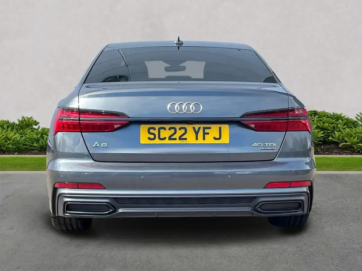 Begagnad Audi A6 Black Edition 204 HK (150 kW) 2022 Grå Sedan