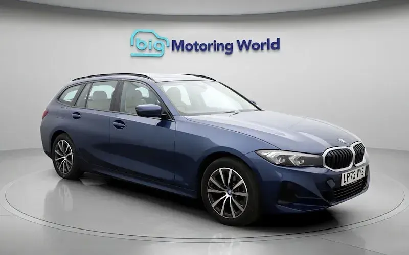 Used BMW 330e Sport Line 292 HP (214 kW) 2024 Blue Estate