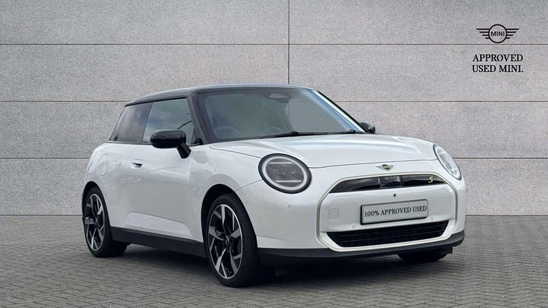 White Used 2024 Mini Cooper SE Hatch Hatchback | £31,450 - Image 1/4